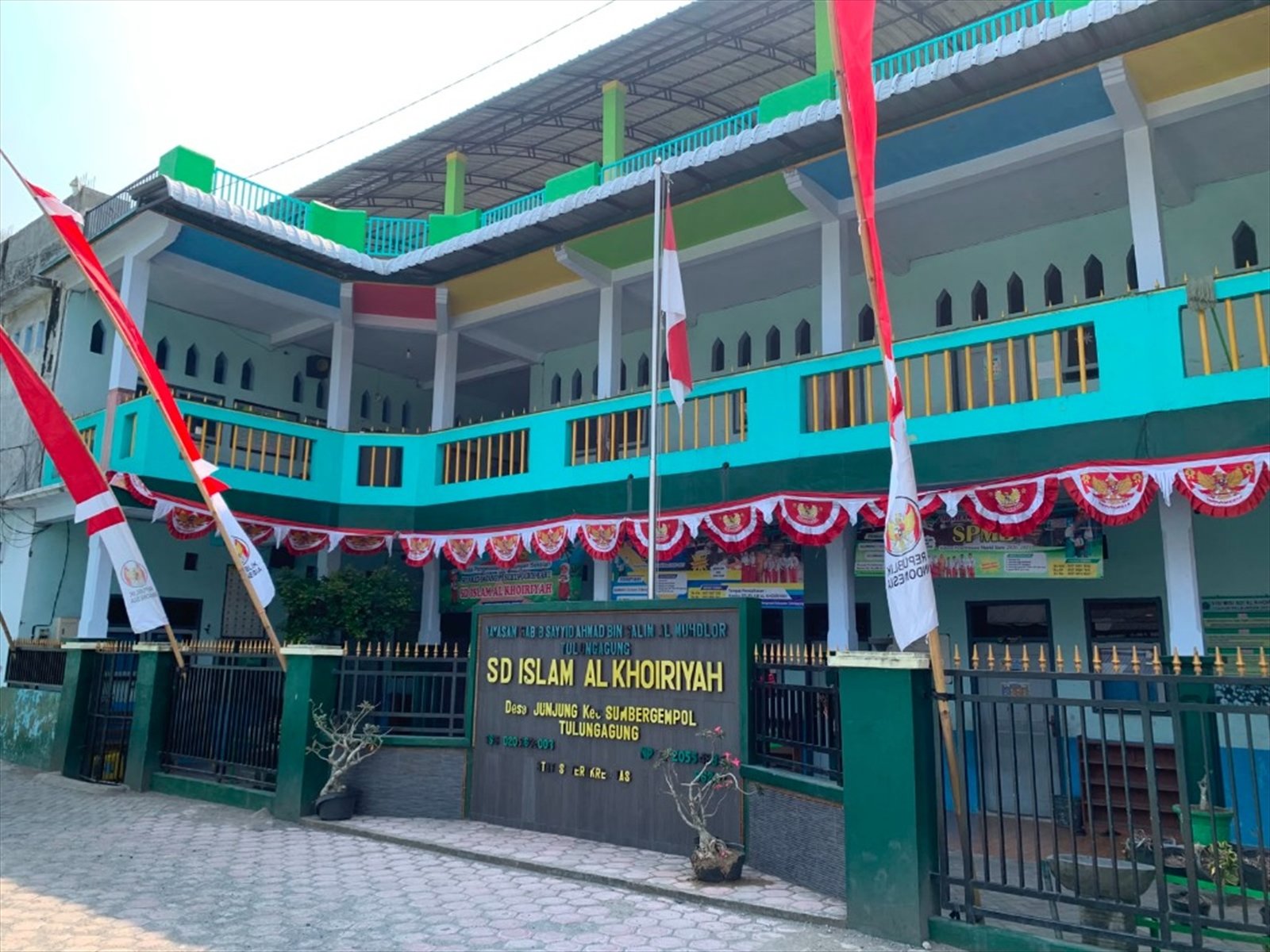 Gedung & KBM SD Islam Al-Khoiriyah